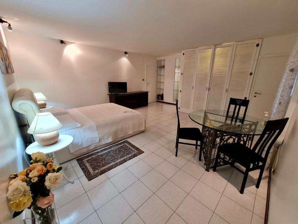 Monolocale Oberdan Apartment Bologna Bagian luar foto
