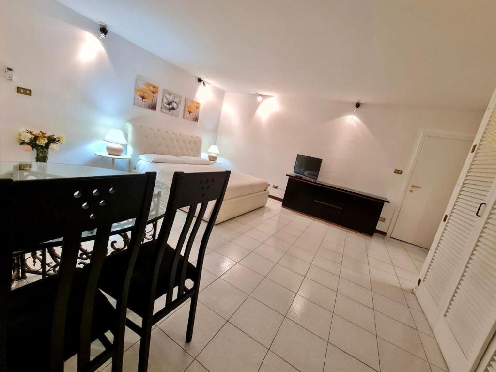 Monolocale Oberdan Apartment Bologna Bagian luar foto
